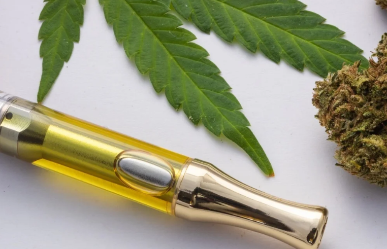 What is the difference between live resin and regular vape pens